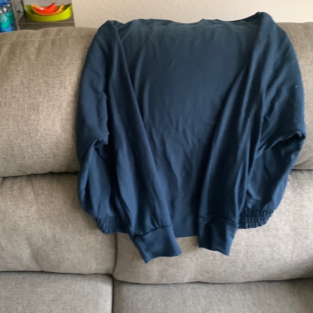 Fabletics blue sweatshirt like new clean non smoking home